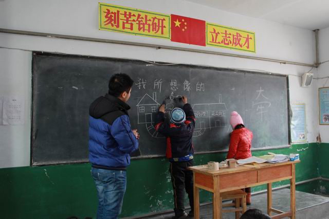 伟德victor1946赴崔庄小学看望留守儿童