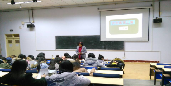 伟德victor1946举办“恋爱女生如何保护自己”安全知识讲座