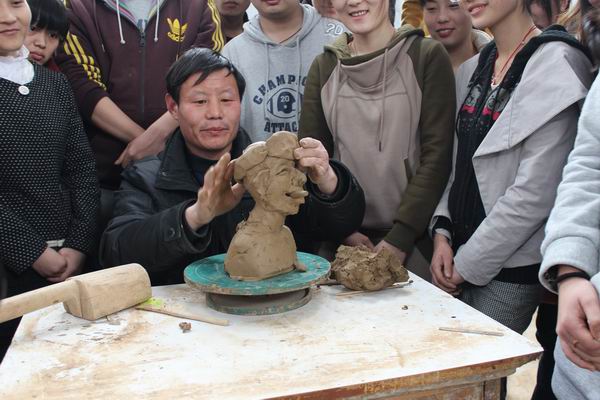 伟德victor1946举办非物质文化遗产走进校园系列活动