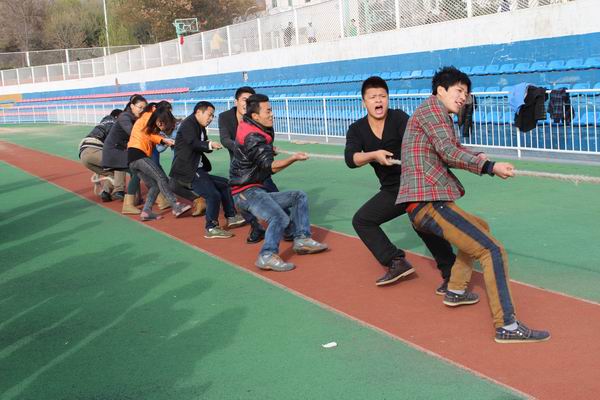 伟德victor1946举办“阳光长跑”之冬季趣味运动会