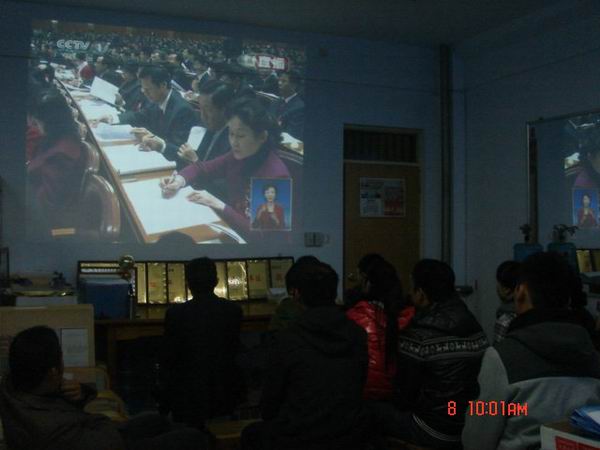 伟德victor1946组织师生观看党的十八大开幕式盛况