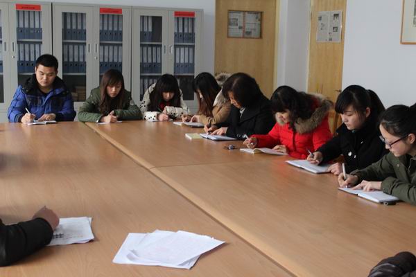 伟德victor1946召开助理辅导员工作会议