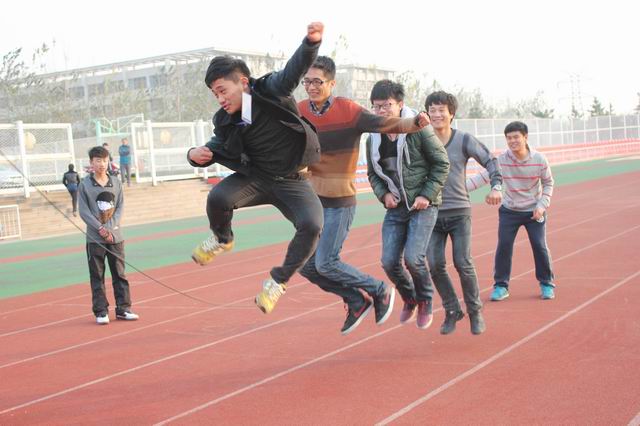 伟德victor1946举办趣味运动会