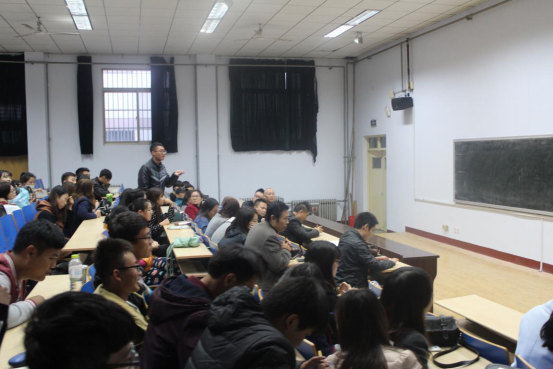 伟德victor1946举办“幻境油画的材料与技法”学术讲座