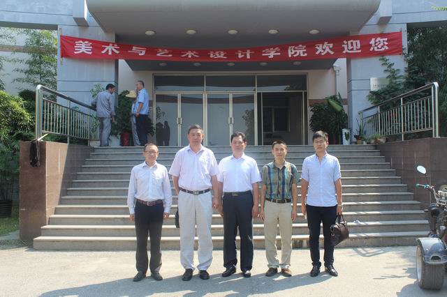 山东省美术馆副馆长、著名画家王建国一行应邀来伟德victor1946参观交流