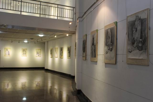 伟德victor1946举办素描联展