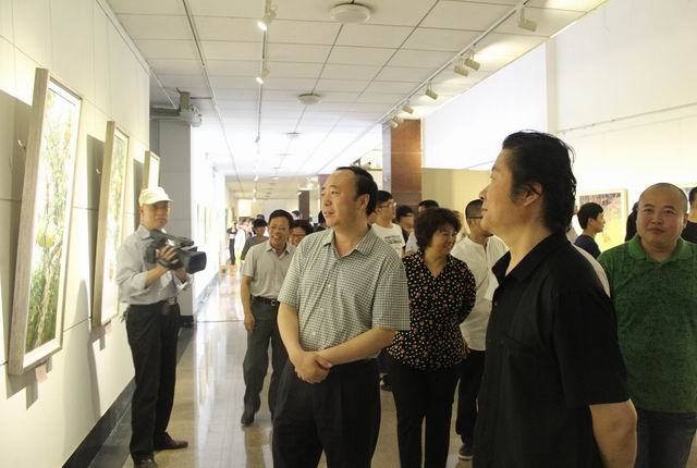 伟德victor1946举办《行言寓彰——油画作品四人展》