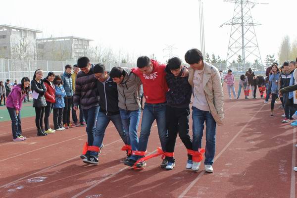 伟德victor1946举办“阳光长跑”之冬季趣味运动会