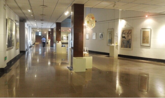 伟德victor1946举办迎新画展