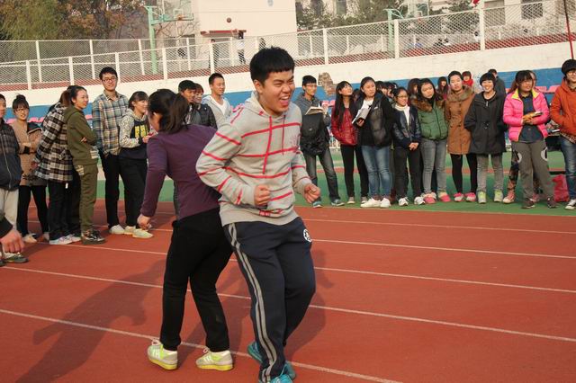 伟德victor1946举办趣味运动会